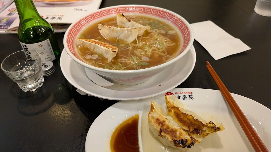 taku_oikawa's tweet image. 2026年3月25日(水) 21:19大雨のアキバ乗り換え🚃最寄り駅🚏#宵待草 のバスなど待たず #歩くひと🚶徒歩で正解!#創業 享保3年 #1718年🌸#花春酒造"#幸楽苑 庄助セット"にありつけ #祝着至極!hanaharu.co.jp/news/news_06-0…
x.com/taku_oikawa/st…
9年前東銀座の #東劇 で #観劇感激🎦#世界でいちばん美しい村