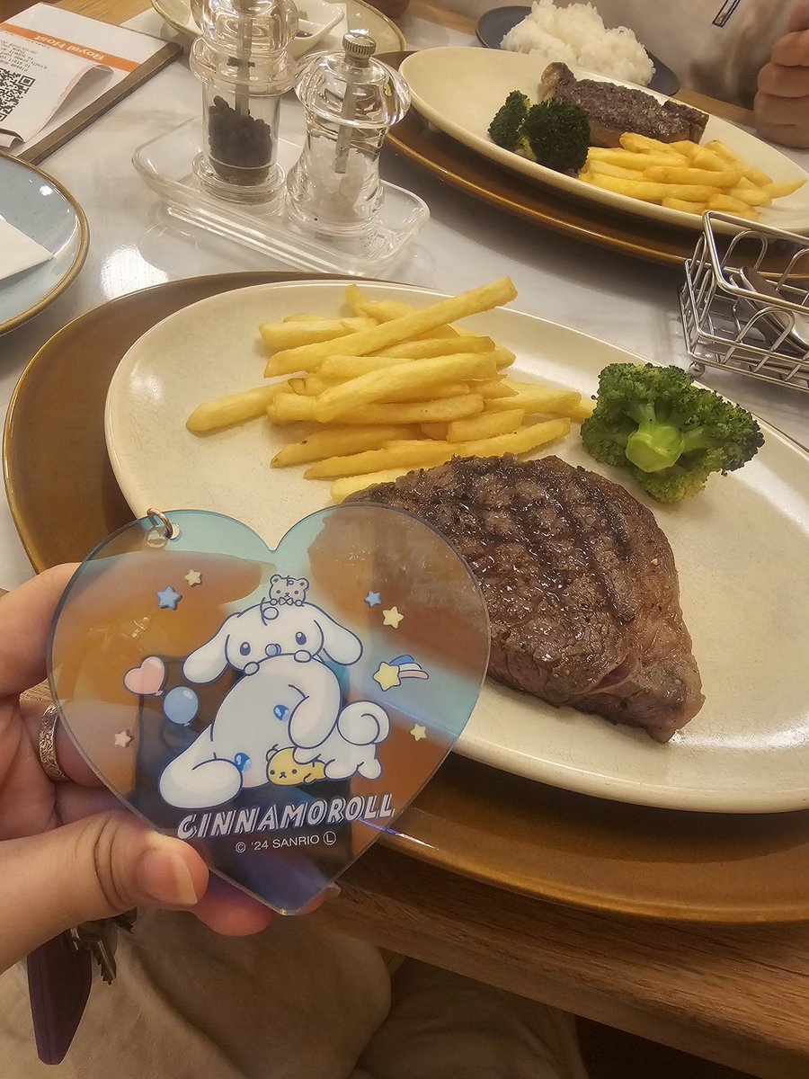 Rein0nn's tweet photo. Safe flight ✈️ @SilverRook https://t.co/eECzgMGSoU
