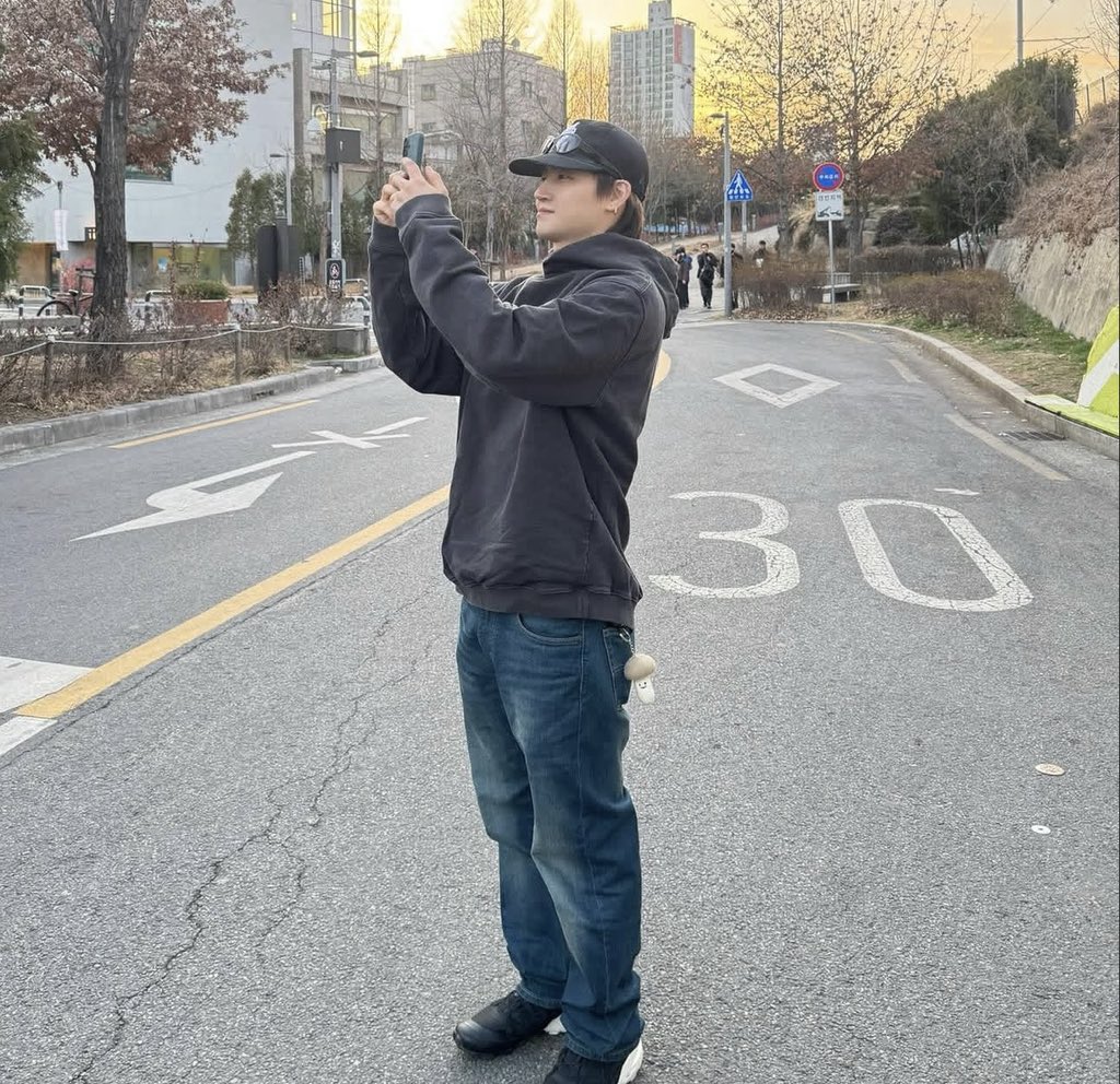 Y05_rr's tweet photo. 95 % His personal life
5 % Life of fame and K-pop https://t.co/BiyyY1spJP