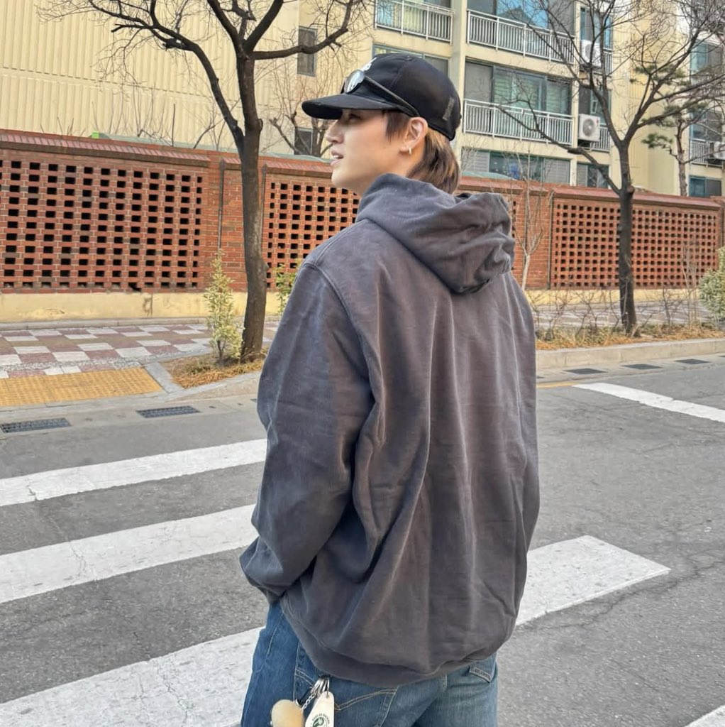 Y05_rr's tweet photo. 95 % His personal life
5 % Life of fame and K-pop https://t.co/BiyyY1spJP