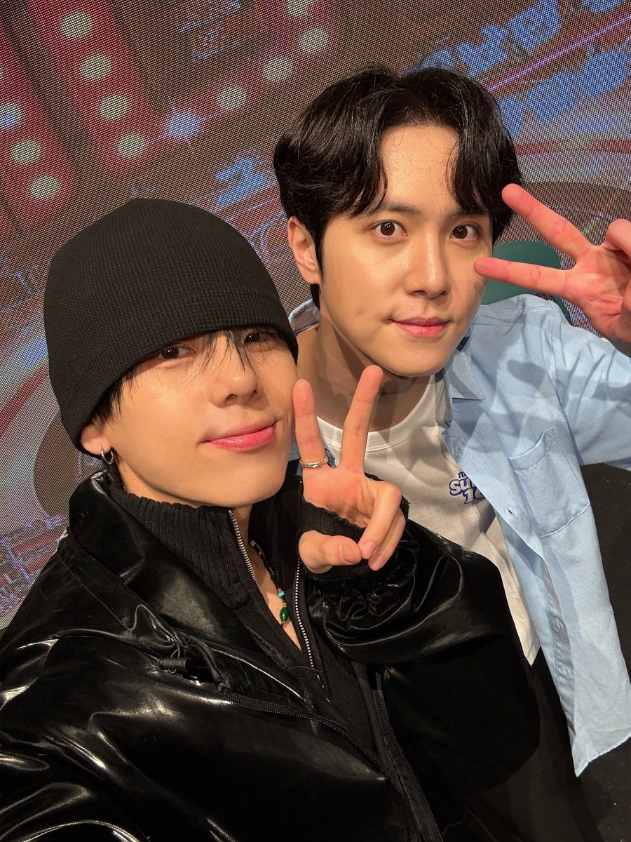 ์์์ด(WEi) tweet media