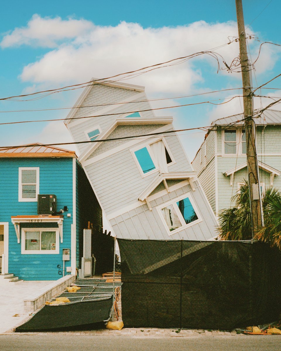 NotKelseySmith's tweet photo. My old site only showed one side of what I do. New one shows all of it.

Please, Don't Leave Me. Weddings. Collage experiments. Street work. 10+ years of film.

https://t.co/hRsi5pONeR https://t.co/XU2a7txFg4