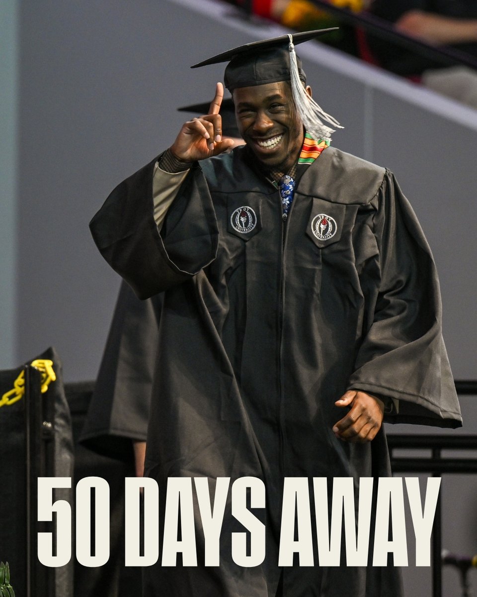 TROYUnews's tweet photo. Hey seniors, this will be you in just 50 days! 🎓📸

#allwaysreal #alwaystroy #troyuniversity https://t.co/CMPuP4ZrlO