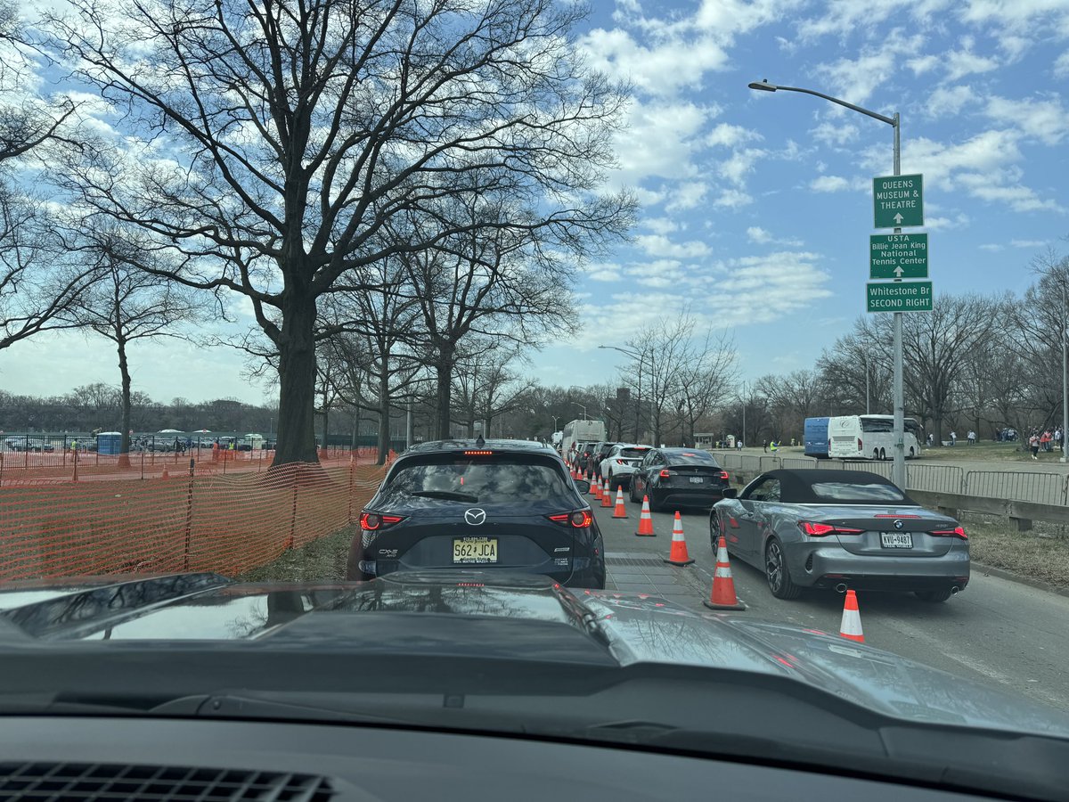 headshoes's tweet photo. @Mets In the words of Joe B, this parking scenario is an Uttah Disastah … who thought of this??? https://t.co/iqyDAnfxYp
