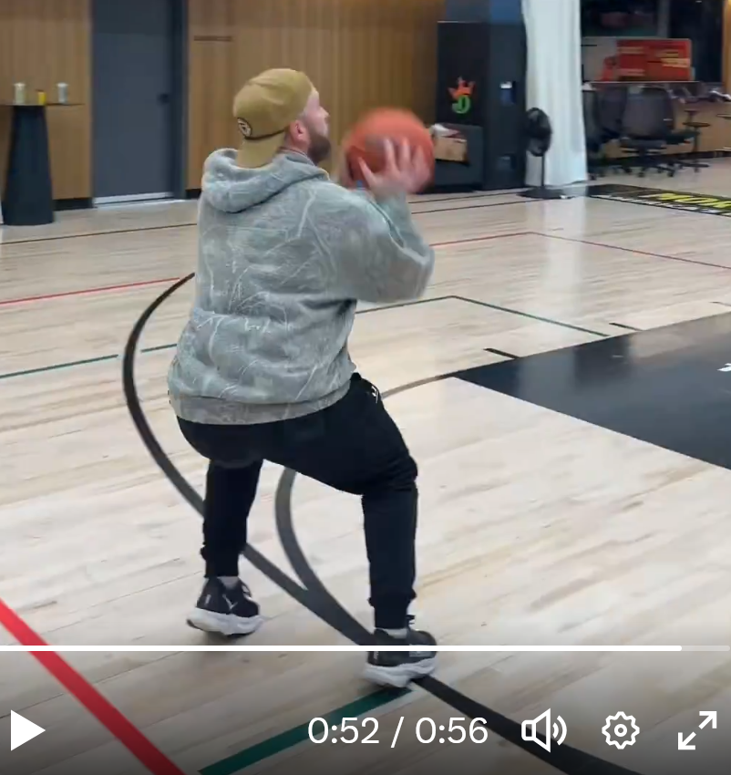 classyperv tweet media