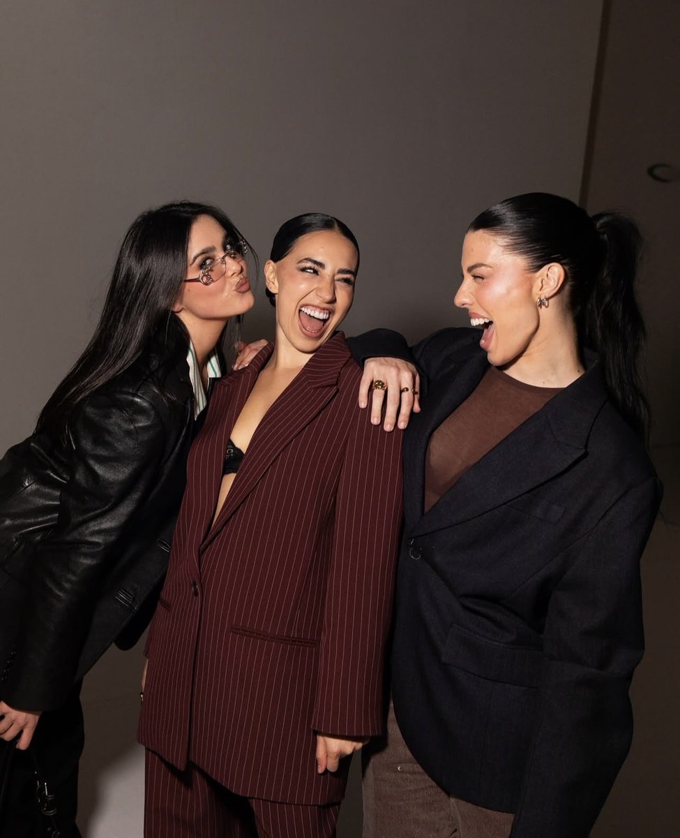 invisiblemiriam tweet media