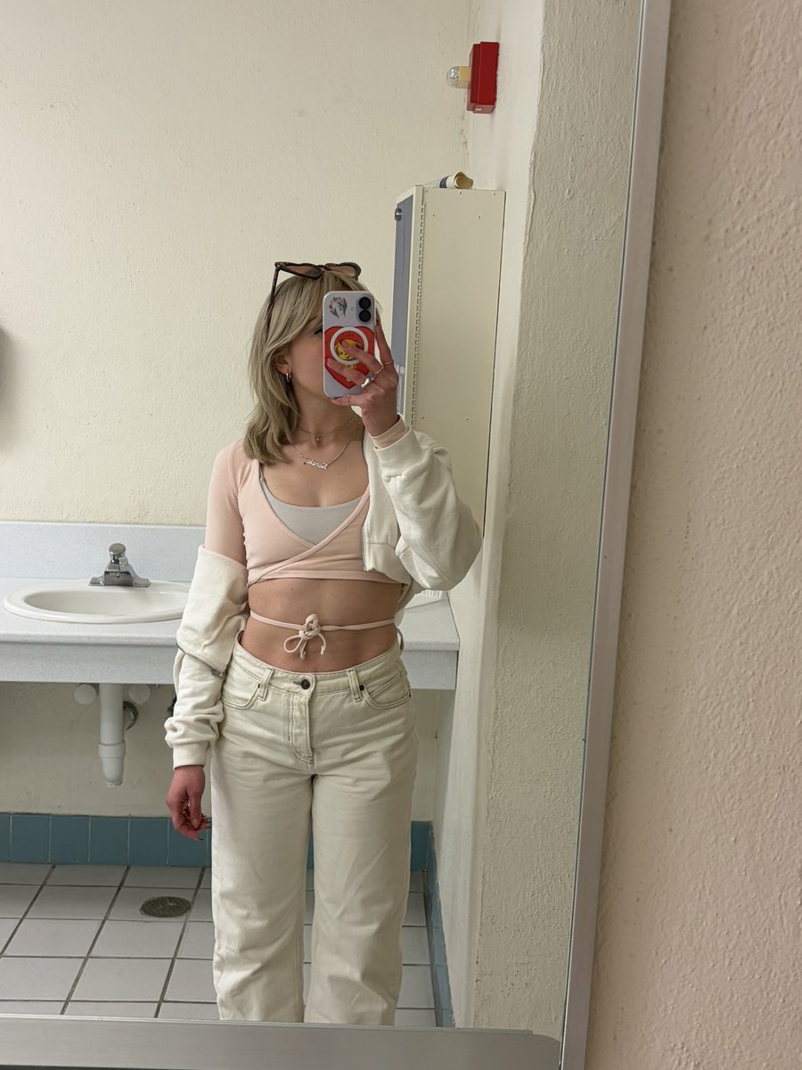 𝓂𝒶𝓂𝒶𝓃, 𝑒𝓈𝓆. tweet media