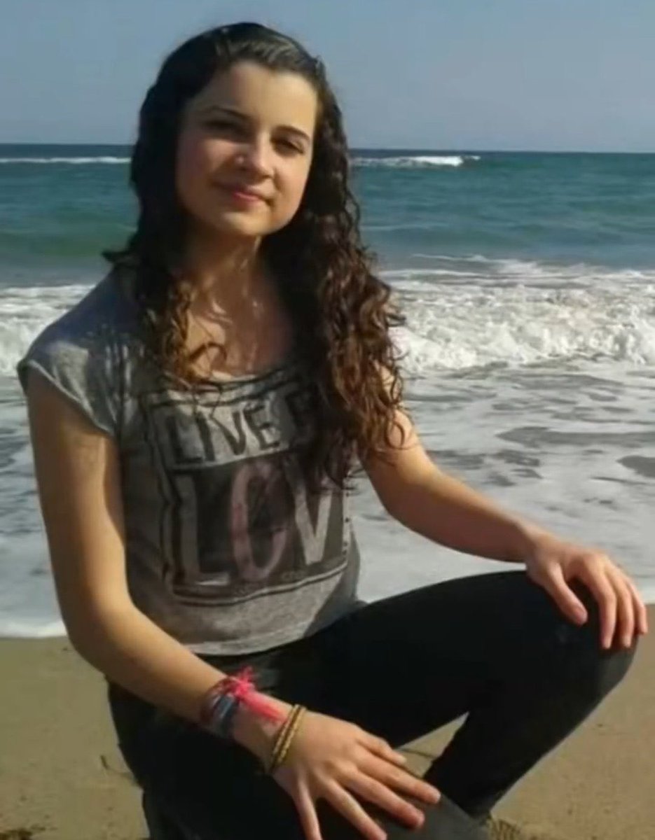 ellie b. tweet media