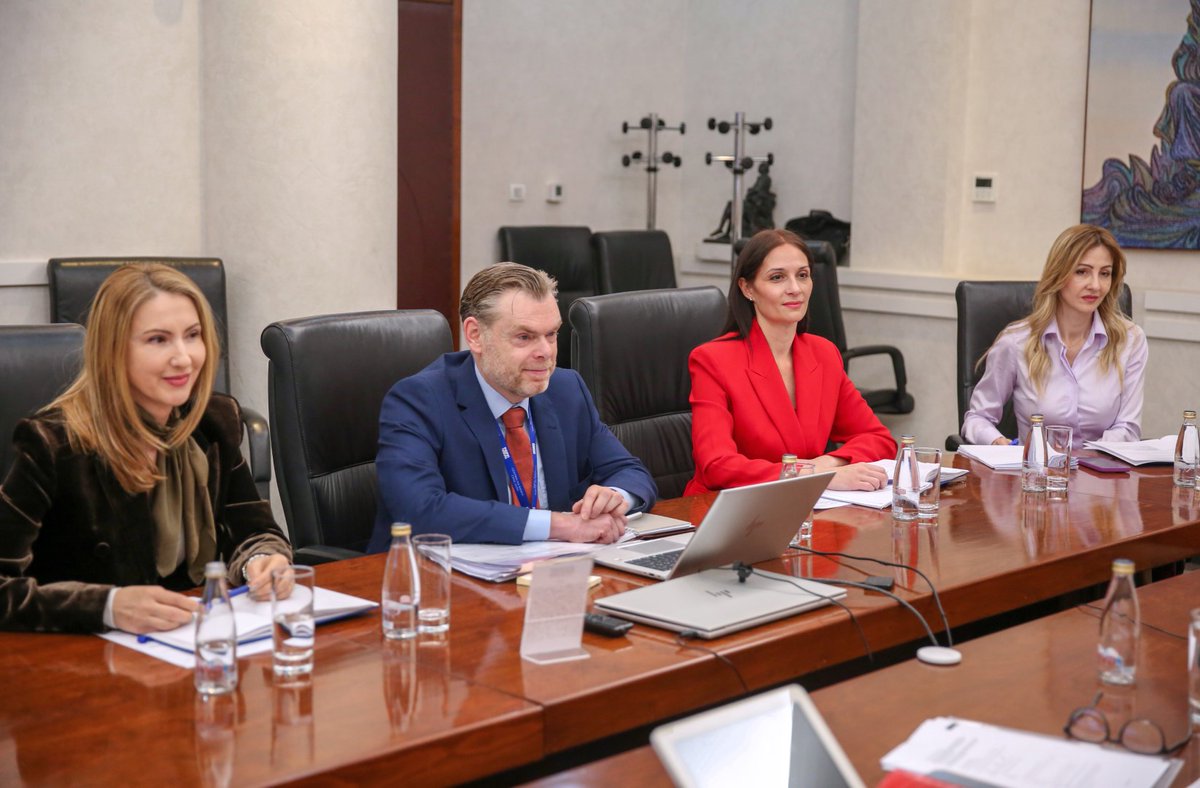 centralnabanka's tweet photo. 🇲🇪#CBCG Enhances Human Resource Management in Line with 🇪🇺 Standards
As part of the #CBCG #NeedsAssessment project, a series of dedicated sessions is being held with experts from @DNB_NL 🇳🇱 and @NBB_BNB_NL 🇧🇪, focusing on strengthening human resources management and aligning practices with #ESCB and Eurosystem standards. 🤝🇪🇺🏦
Discussions are centered on recruitment and selection processes, training, mobility and career development, as well as working culture, staff relations, and employee engagement. A strong emphasis is placed on improving personnel administration and payment systems to ensure efficiency, transparency, and consistency.
Special focus is given to modern HR approaches, professional development, and fostering an inclusive and supportive work environment. These efforts contribute to building a resilient and forward-looking institutional framework.
The exchange of knowledge highlights a shared commitment to aligning HR practices with Eurosystem and ECB standards, supporting organizational effectiveness and long-term development. 🇪🇺📈
The #CBCG #NeedsAssessment project is implemented by De Nederlandsche Bank (DNB) 🇳🇱 and National Bank of Belgium (NBB) 🇧🇪. Its second phase is carried out under the“Programme for Strengthening the Central Bank Capacities in the Western Balkans with a View to Integration into the European System of Central Banks.” The programme is coordinated by @bundesbank 🇩🇪, with financial support from the 🇪🇺 European Union.
#25YearsCBCG #NeedsAssessment #EUintegration #Eurosystem #CentralBanking #HumanResources #HR #Recruitment #CareerDevelopment #Training #WesternBalkans
