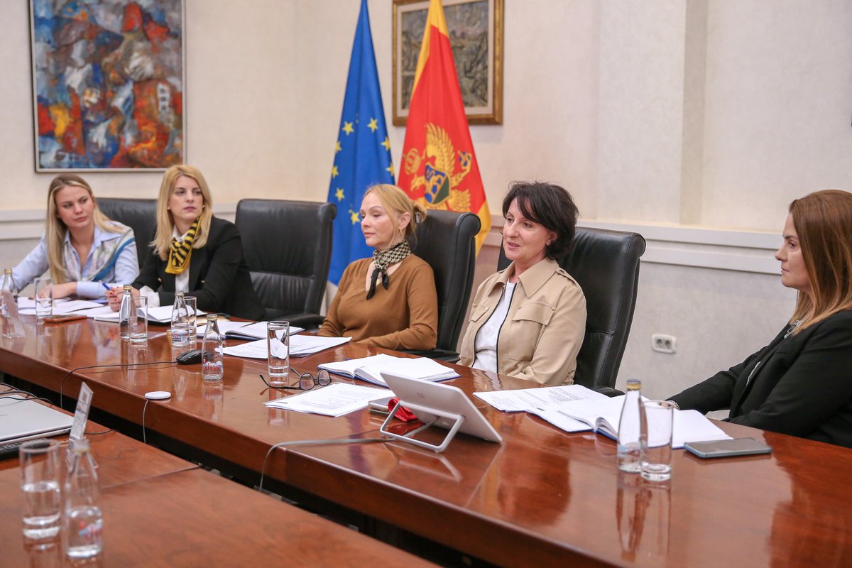 centralnabanka's tweet photo. 🇲🇪#CBCG Enhances Human Resource Management in Line with 🇪🇺 Standards
As part of the #CBCG #NeedsAssessment project, a series of dedicated sessions is being held with experts from @DNB_NL 🇳🇱 and @NBB_BNB_NL 🇧🇪, focusing on strengthening human resources management and aligning practices with #ESCB and Eurosystem standards. 🤝🇪🇺🏦
Discussions are centered on recruitment and selection processes, training, mobility and career development, as well as working culture, staff relations, and employee engagement. A strong emphasis is placed on improving personnel administration and payment systems to ensure efficiency, transparency, and consistency.
Special focus is given to modern HR approaches, professional development, and fostering an inclusive and supportive work environment. These efforts contribute to building a resilient and forward-looking institutional framework.
The exchange of knowledge highlights a shared commitment to aligning HR practices with Eurosystem and ECB standards, supporting organizational effectiveness and long-term development. 🇪🇺📈
The #CBCG #NeedsAssessment project is implemented by De Nederlandsche Bank (DNB) 🇳🇱 and National Bank of Belgium (NBB) 🇧🇪. Its second phase is carried out under the“Programme for Strengthening the Central Bank Capacities in the Western Balkans with a View to Integration into the European System of Central Banks.” The programme is coordinated by @bundesbank 🇩🇪, with financial support from the 🇪🇺 European Union.
#25YearsCBCG #NeedsAssessment #EUintegration #Eurosystem #CentralBanking #HumanResources #HR #Recruitment #CareerDevelopment #Training #WesternBalkans