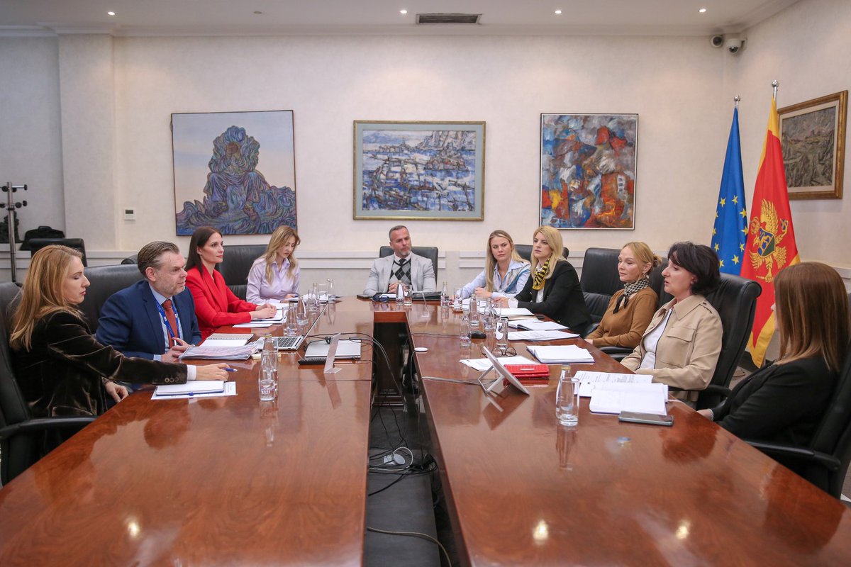 centralnabanka's tweet photo. 🇲🇪#CBCG Enhances Human Resource Management in Line with 🇪🇺 Standards
As part of the #CBCG #NeedsAssessment project, a series of dedicated sessions is being held with experts from @DNB_NL 🇳🇱 and @NBB_BNB_NL 🇧🇪, focusing on strengthening human resources management and aligning practices with #ESCB and Eurosystem standards. 🤝🇪🇺🏦
Discussions are centered on recruitment and selection processes, training, mobility and career development, as well as working culture, staff relations, and employee engagement. A strong emphasis is placed on improving personnel administration and payment systems to ensure efficiency, transparency, and consistency.
Special focus is given to modern HR approaches, professional development, and fostering an inclusive and supportive work environment. These efforts contribute to building a resilient and forward-looking institutional framework.
The exchange of knowledge highlights a shared commitment to aligning HR practices with Eurosystem and ECB standards, supporting organizational effectiveness and long-term development. 🇪🇺📈
The #CBCG #NeedsAssessment project is implemented by De Nederlandsche Bank (DNB) 🇳🇱 and National Bank of Belgium (NBB) 🇧🇪. Its second phase is carried out under the“Programme for Strengthening the Central Bank Capacities in the Western Balkans with a View to Integration into the European System of Central Banks.” The programme is coordinated by @bundesbank 🇩🇪, with financial support from the 🇪🇺 European Union.
#25YearsCBCG #NeedsAssessment #EUintegration #Eurosystem #CentralBanking #HumanResources #HR #Recruitment #CareerDevelopment #Training #WesternBalkans