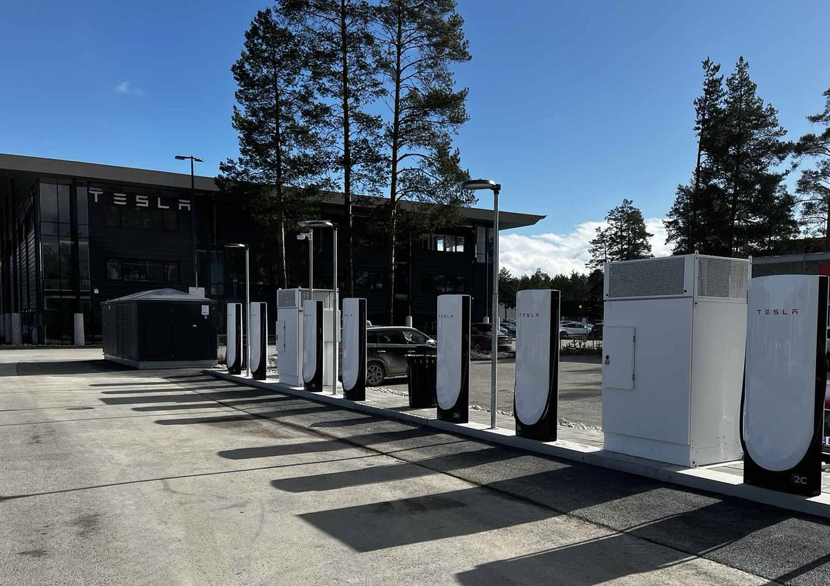 Tesla Charging tweet media