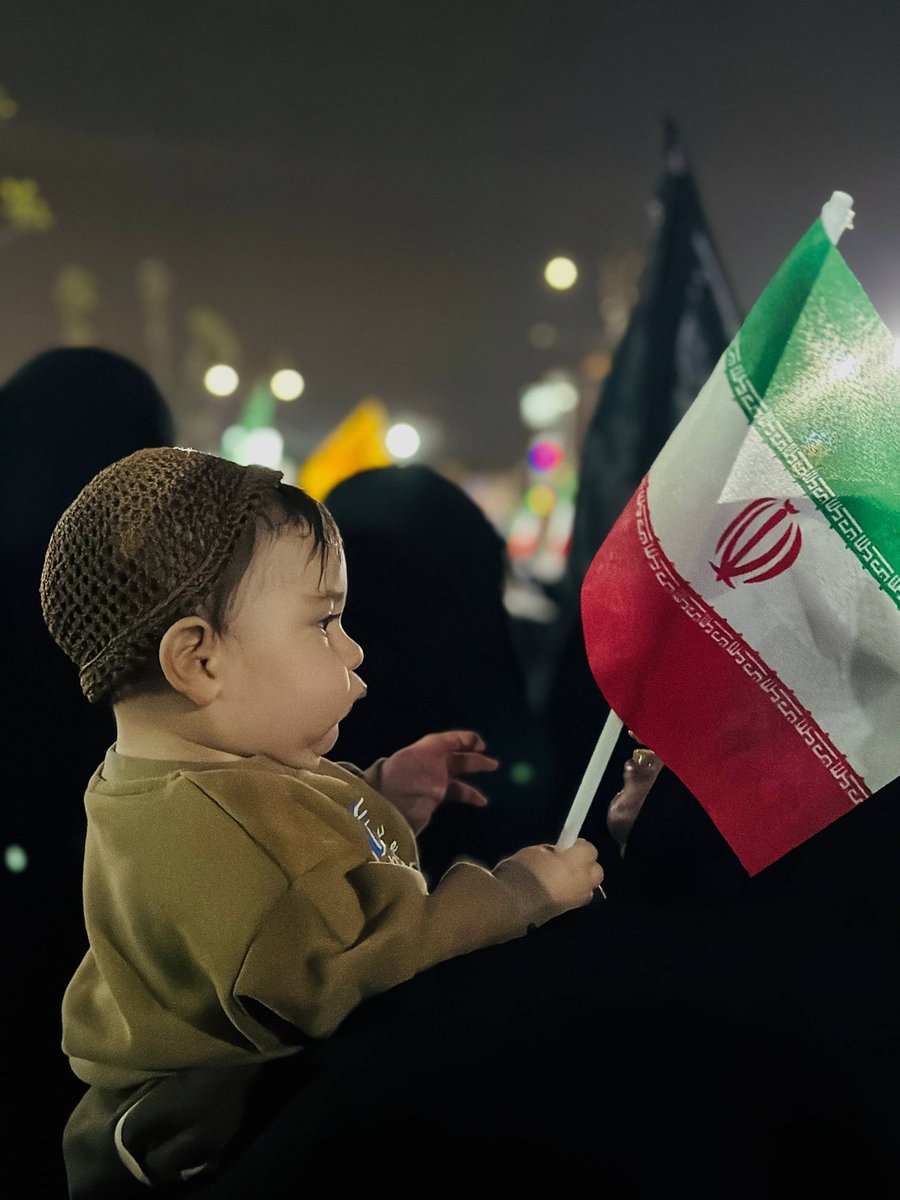 یک عدد قند انقلابی براتون آوردم..
فقط کلاه آقاجونی ش🙂

#نود_میلیون_دلداده
#از_بن_لبیک