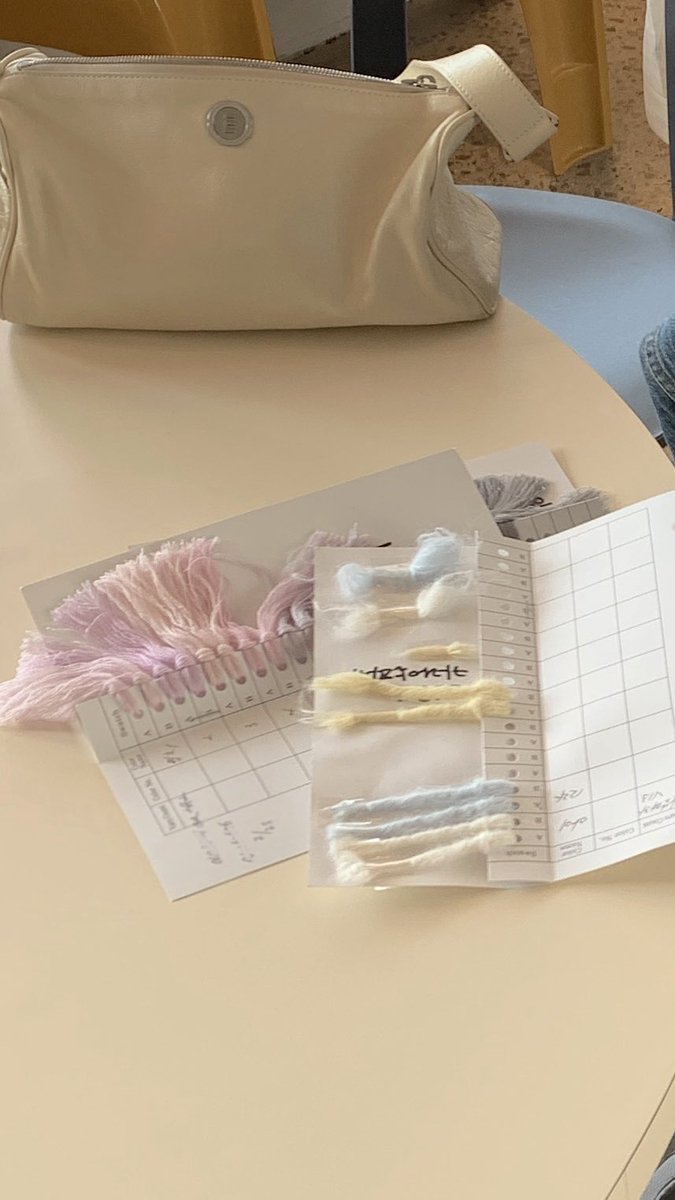 파스텔톤을 사랑하는 주인장의 봄 니트
원사 컬러 솜사탕같아 💭
봄웜라 여쿨라 그 어디쯤..