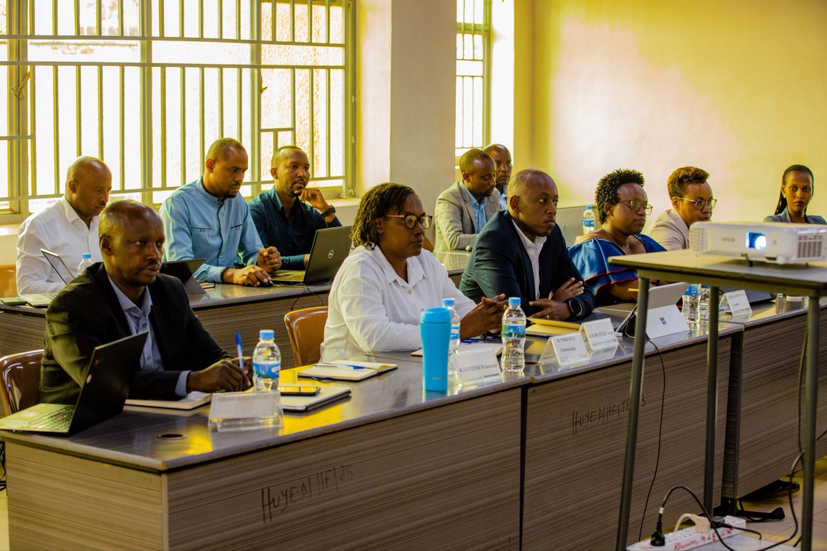 Inama Njyanama y’Akarere yamurikiwe umushinga ujyanye n’igishushanyombonera (Master plan) cya <a href="/UR_Huye/">UR_Huye campus</a>.
Inama Njyanama yashimye inakira ishingiro ry’uwo mushinga isaba ko  inzego zose zajyanamo muri iki gikorwa kugira ngo iterambere ry’Akarere rishingiye ku gicumbi cy’Uburezi, …