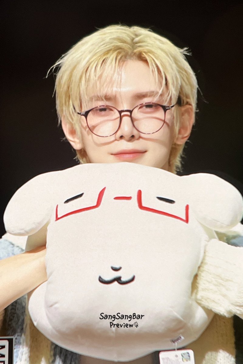 Does Yeosang Look Good Today? tweet media