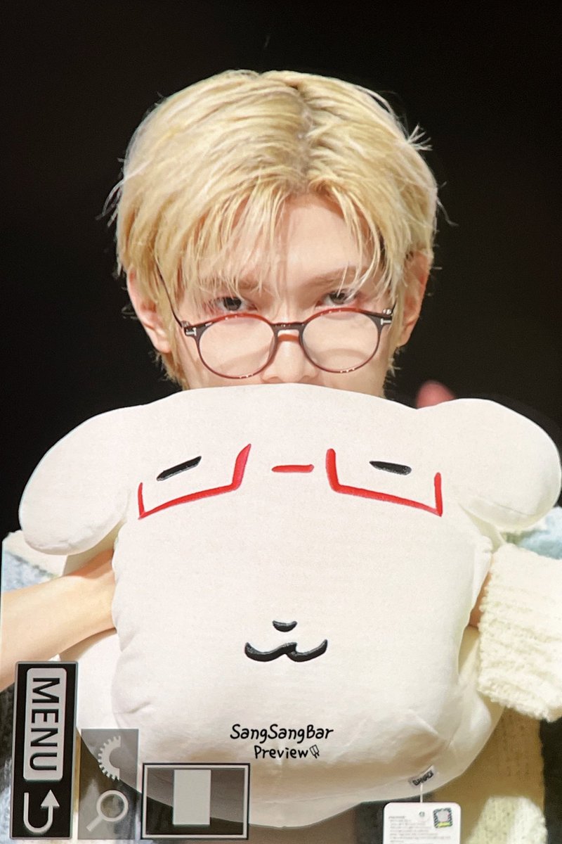 Does Yeosang Look Good Today? tweet media