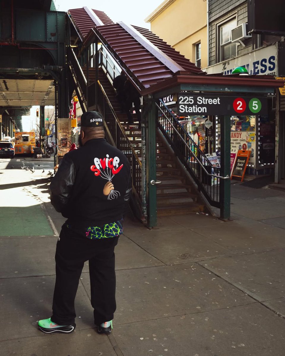 ComplexSneakers's tweet photo. Jae Tips teases Nike partnership in a custom Nike Destroyer jacket 👀

📸: @JaeTips https://t.co/lPk3yYPkIf
