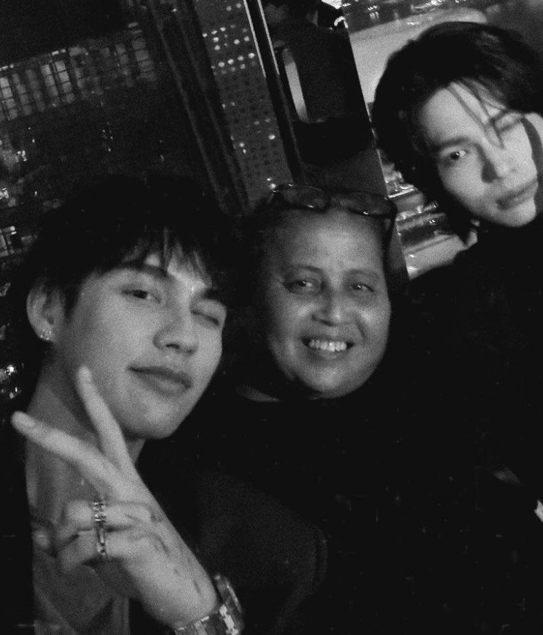 : meow : tweet media