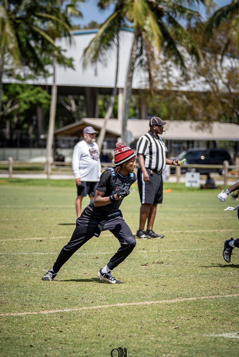 jaylon92418's tweet photo. had a great time this weekend at @Sandlot7v7  sharpening my skills and competing with a lot of good competition.
Grinding and ready to start spring football with @TornadoFB941 
@CoachWoodsC https://t.co/VvOGe6MdxC