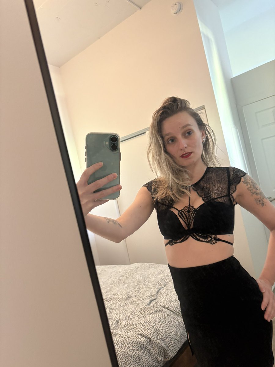 Lola l'infirmière 💉 tweet media