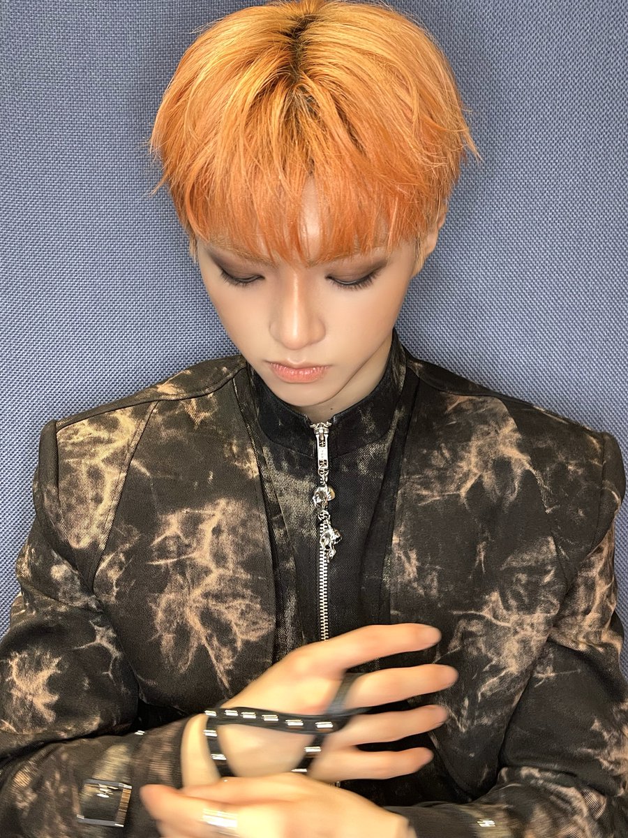 ALL(H)OURS tweet media