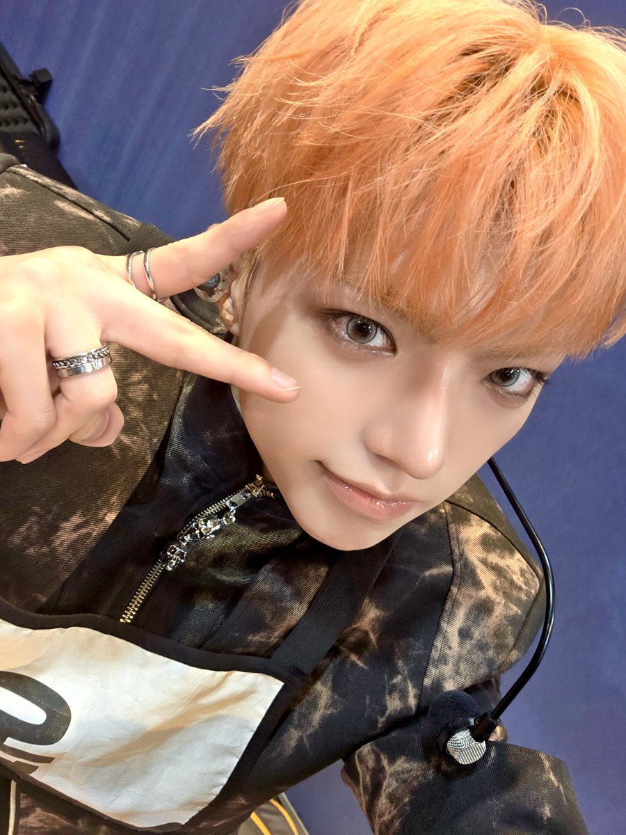 ALL(H)OURS tweet media