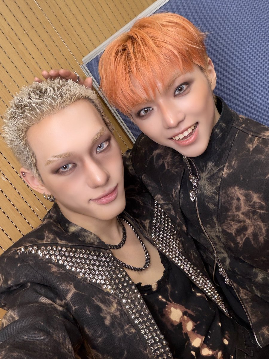 ALL(H)OURS tweet media