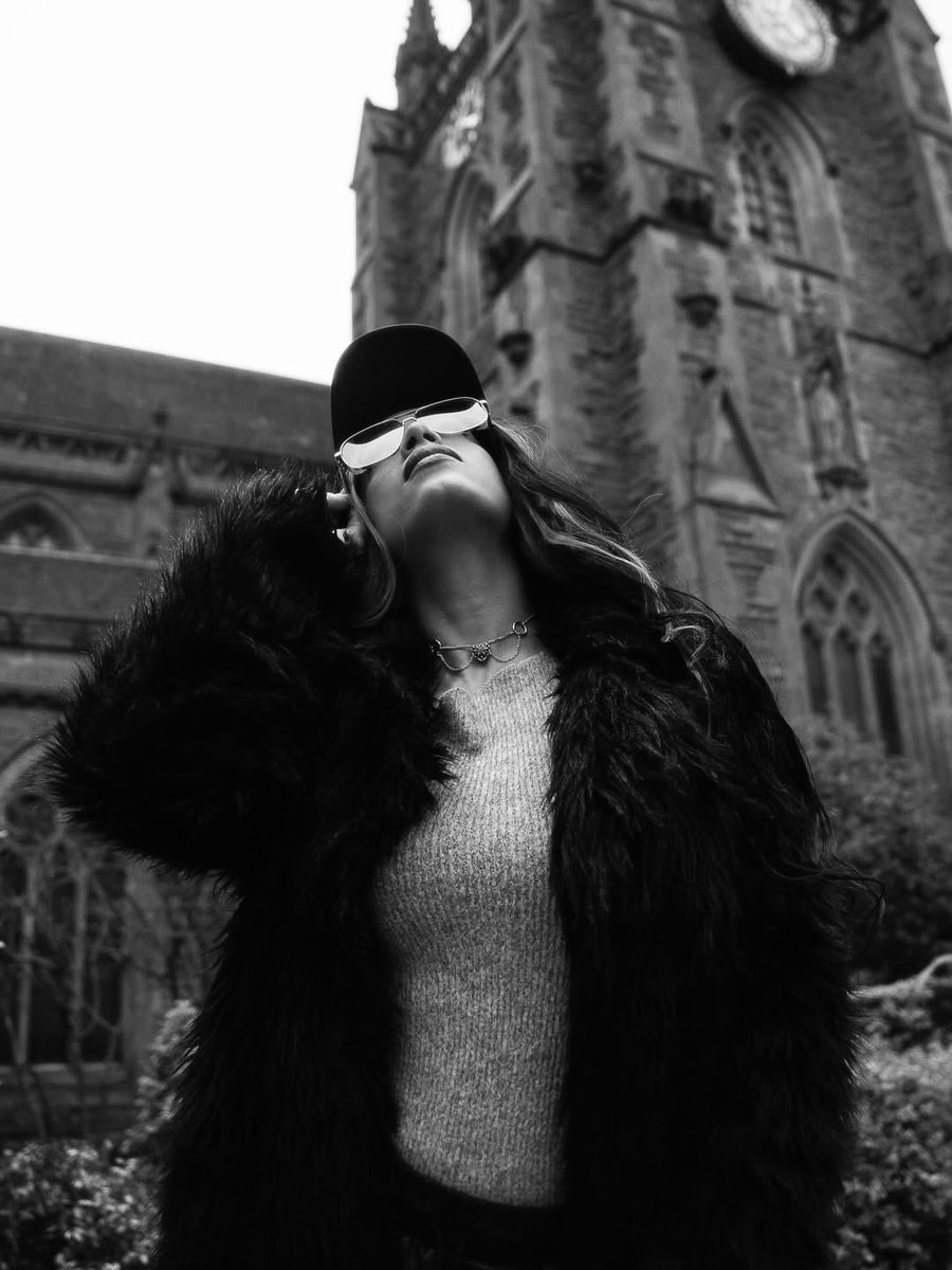 * ๐๐๐ซ๐๐๐๐๐ฌ. tweet media