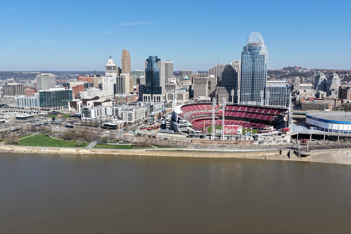 CincyParks's tweet photo. Happy Opening Day! Even the parks are repping red! Let’s play ball! ⚾ https://t.co/TNGuPoRxpk