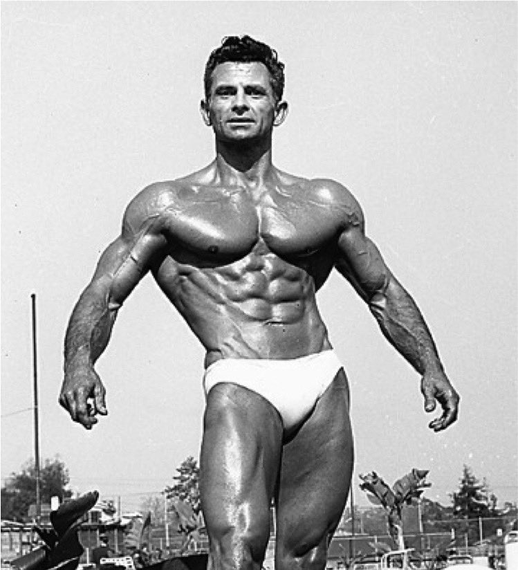 Your body has zero fucking clue how much weight you’re lifting.

It adapts to the stimulus you feed it.

More weight ≠ more muscle.