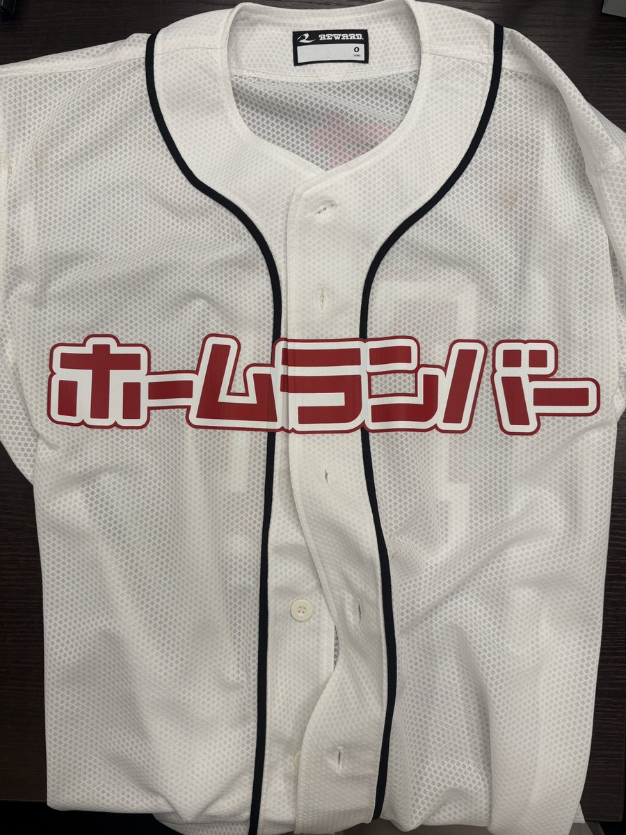 KentoMaruko's tweet photo. ホームランバーやで！
あのちょうどええサイズ感のホームランバーや！！
可愛いユニフォームも作ってくれたで！！
ほんまホームランバーやで！！

#ホームランバー https://t.co/tskqlWlicL