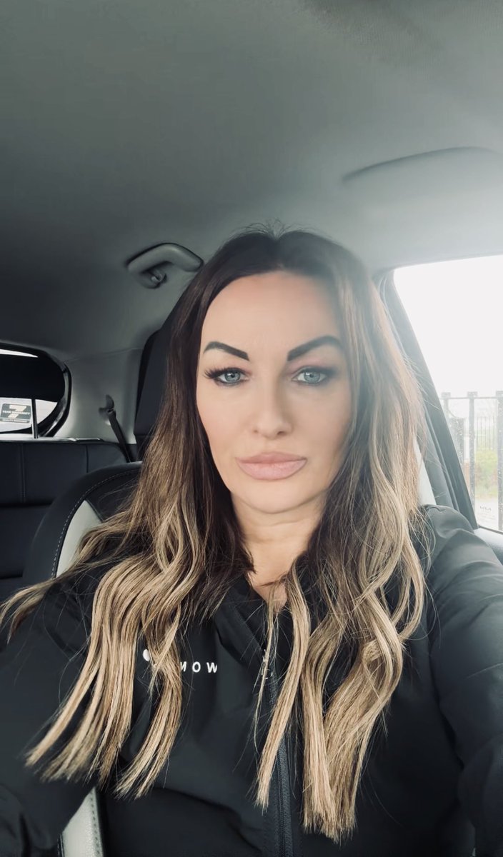 Emma_Louise tweet media