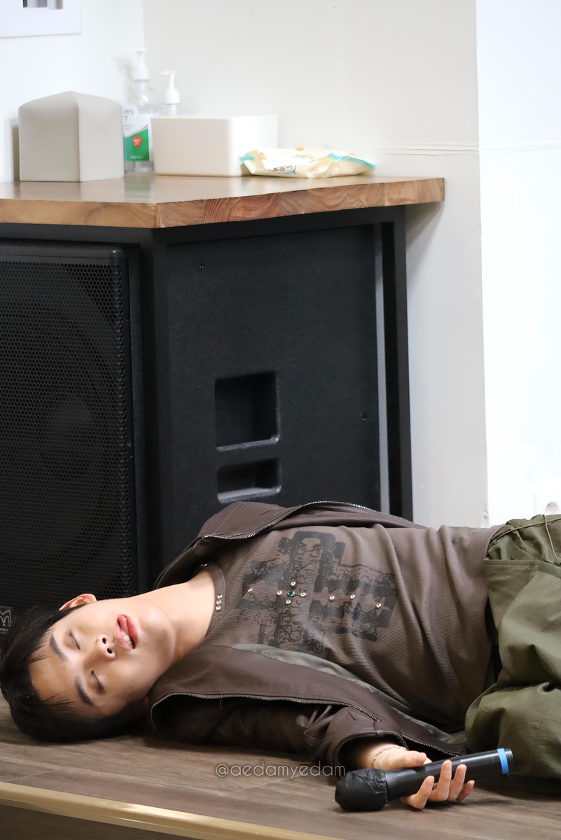 aedamyedam's tweet image. 260313 kpoptogether

倒されるテグさん😵‍💫

#ONEPACT #TAG #태그　
#テグ #YEDAM #예담 #イェダム