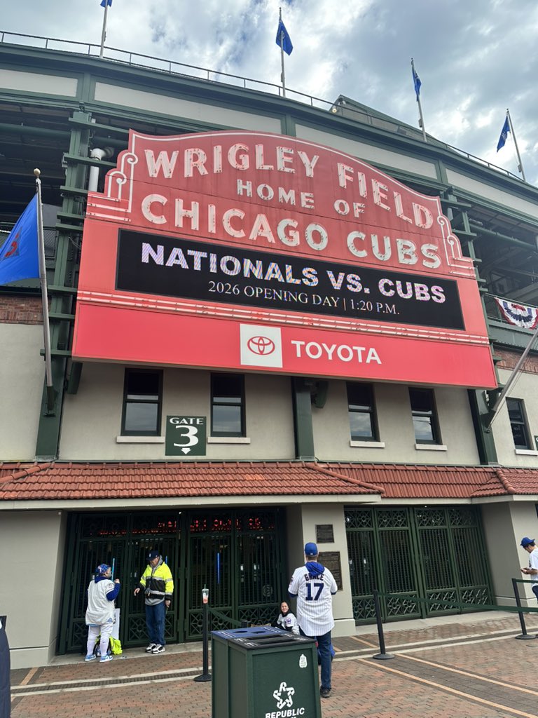 JessicaRaeBurch's tweet photo. This is why we moved to Illinois ⚾️🫶🏻 https://t.co/nfhlmjsq84