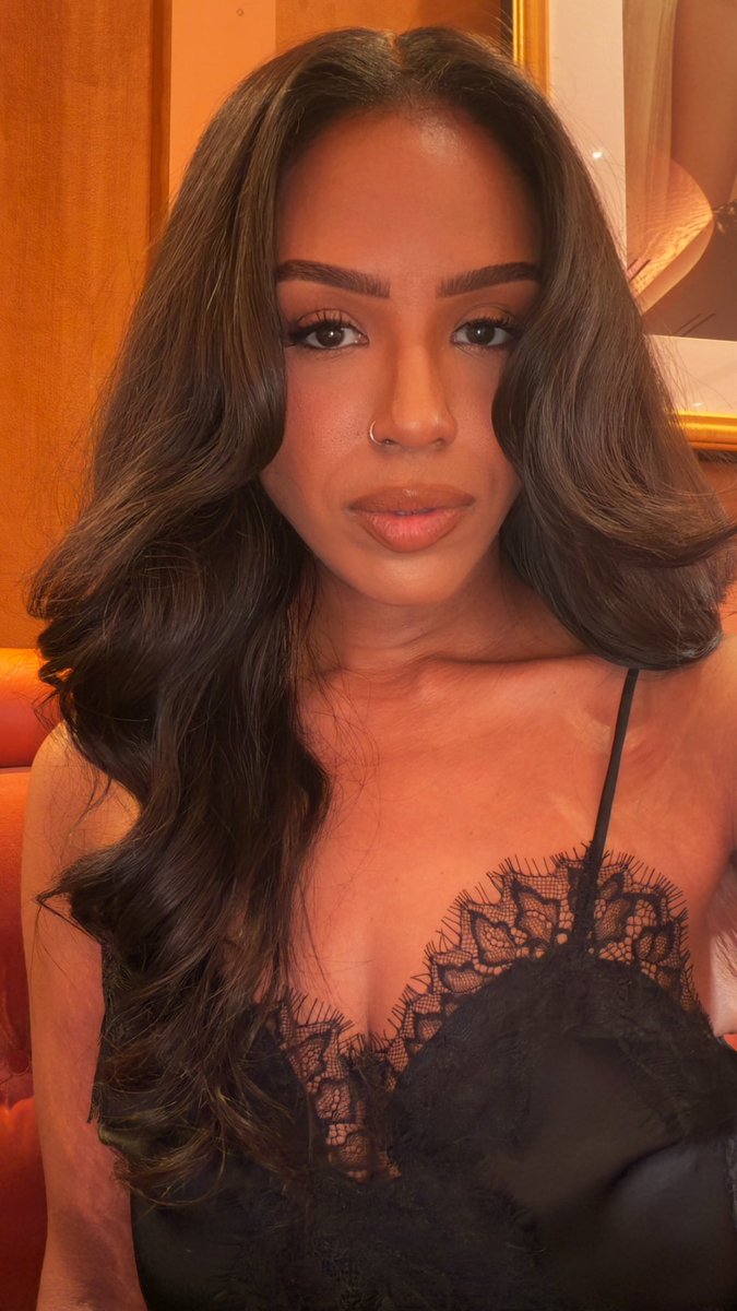 CleverlyChloé tweet media