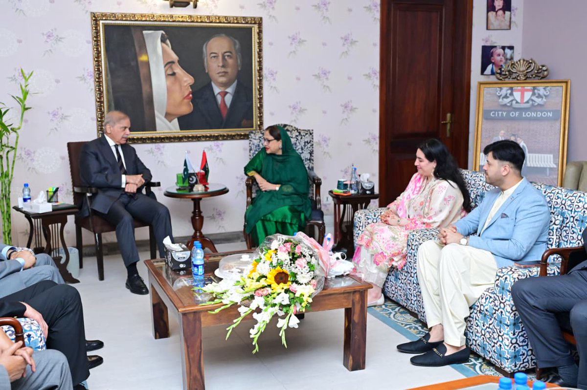 PTVNewsOfficial's tweet photo. Prime Minister Muhammad Shehbaz Sharif visits Member Sindh Assembly Faryal Talpur at her residence in Karachi to congratulate her on wedding of her daughter. KARACHI: 26 March 2026.
@CMShehbaz https://t.co/uf3ysobyDQ