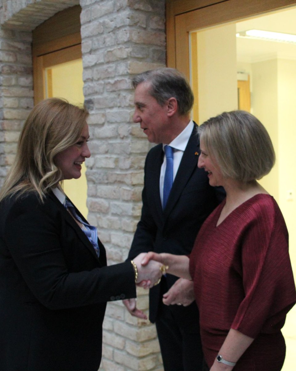 Botschaft von Griechenland in Berlin tweet media