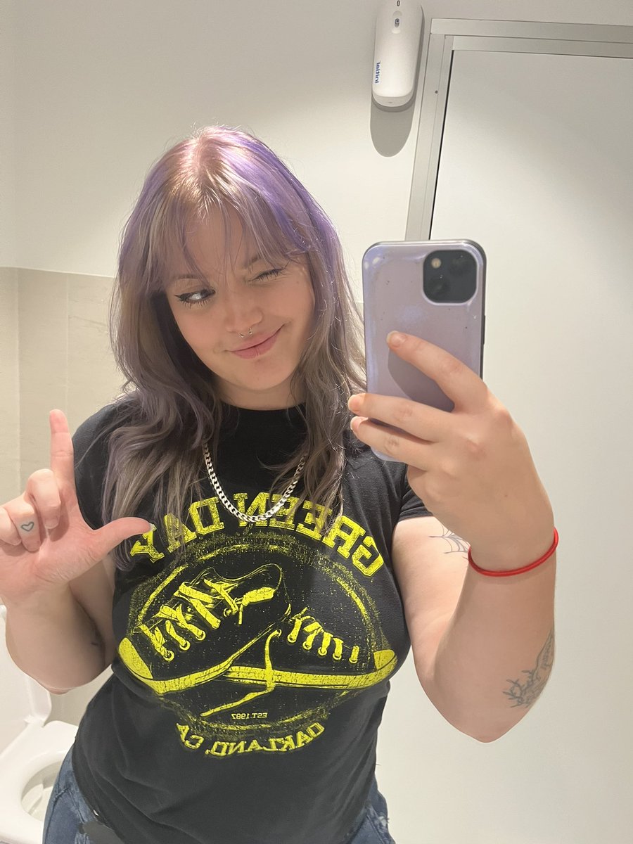 Goddess Carrey tweet media