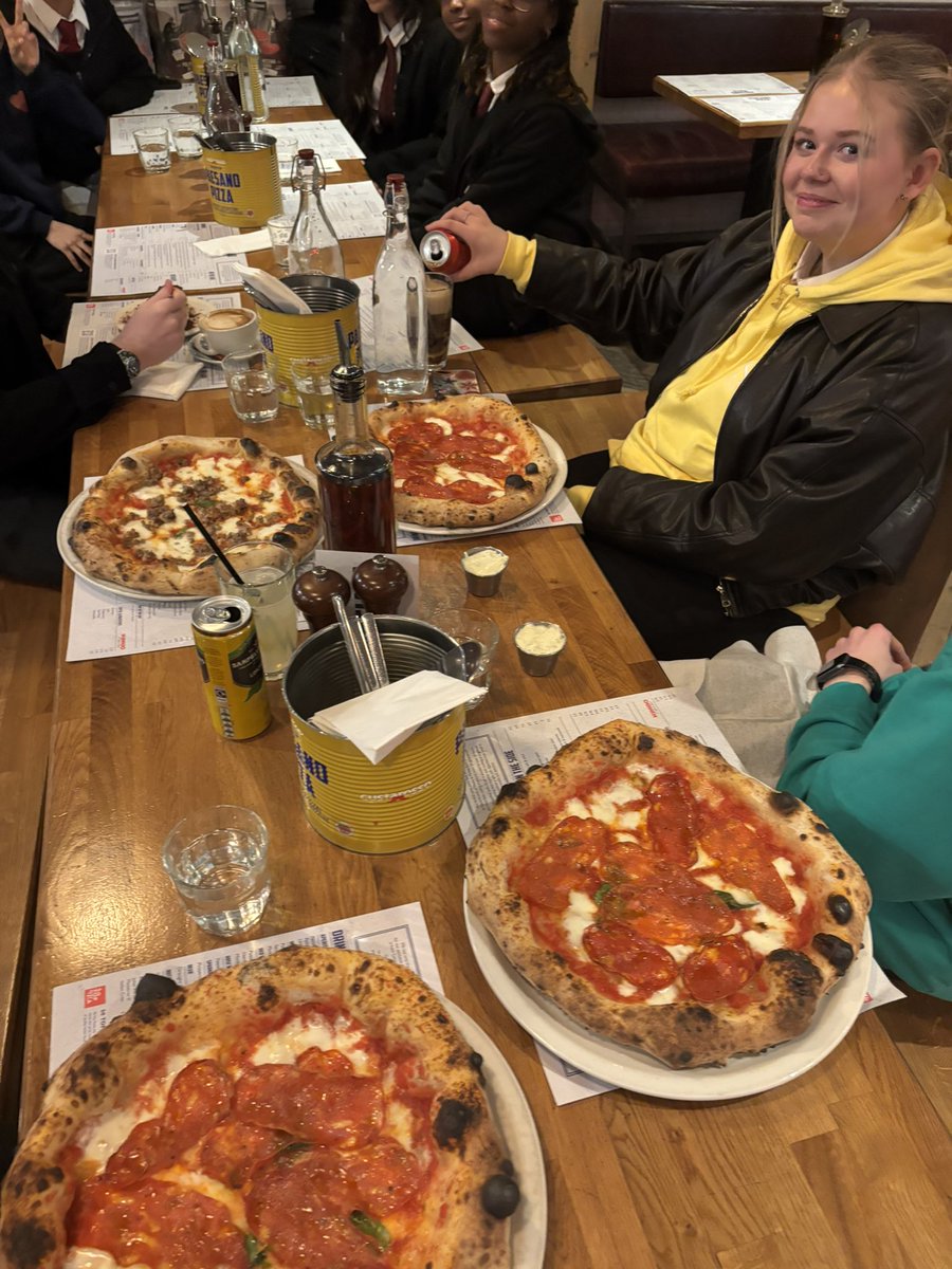 MissMcBrideML's tweet photo. A very well deserved trip to Paesano this afternoon for the Higher Italian class as a reward for all their hard work throughout the year 🍕 Bravi ragazzi! 🇮🇹☺️ @St_Rochs @MLStRochs https://t.co/CDUUANNPQW