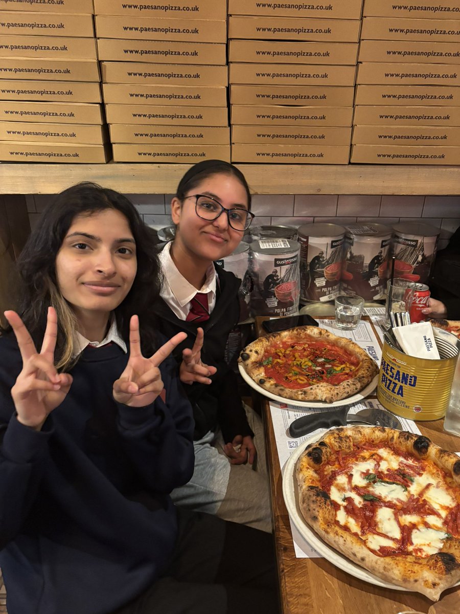 MissMcBrideML's tweet photo. A very well deserved trip to Paesano this afternoon for the Higher Italian class as a reward for all their hard work throughout the year 🍕 Bravi ragazzi! 🇮🇹☺️ @St_Rochs @MLStRochs https://t.co/CDUUANNPQW