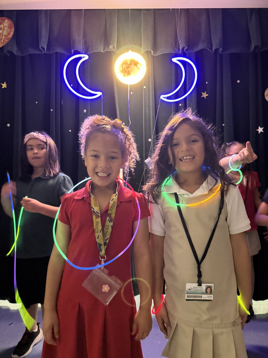 EaglePointElem's tweet photo. Lots of fun was had today at our Moon Party. This was a reward party for those students who tracked the phases of the moon all of February with their families. #moonpies #moonpunch https://t.co/kBn1n2RLJy