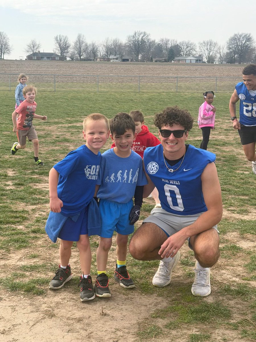 QHS Football tweet media