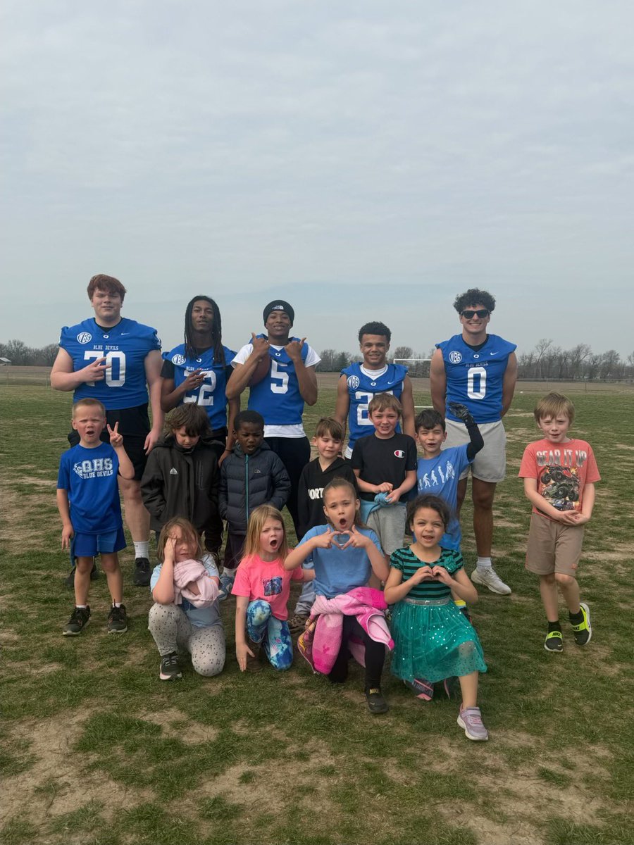 QHS Football tweet media