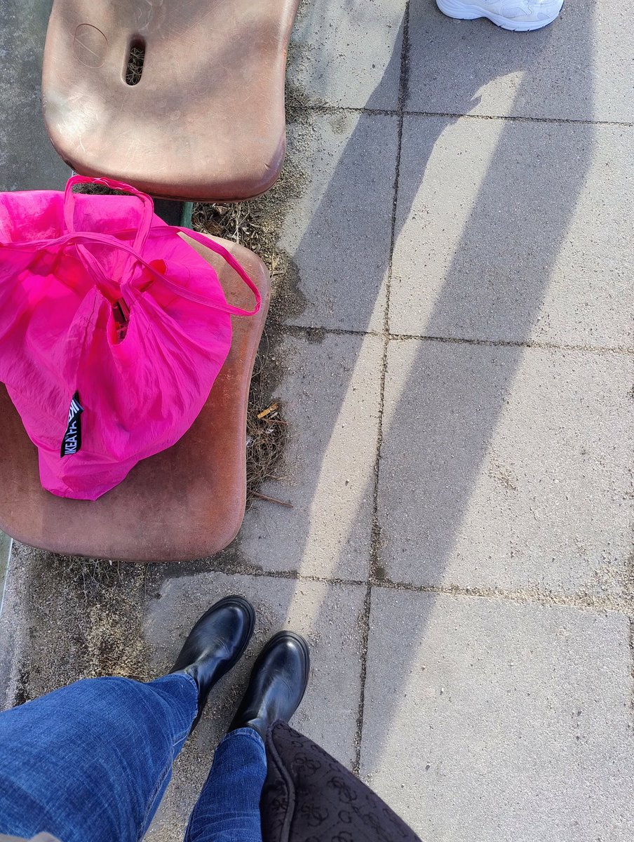 ⚓ Miss Moin tweet media