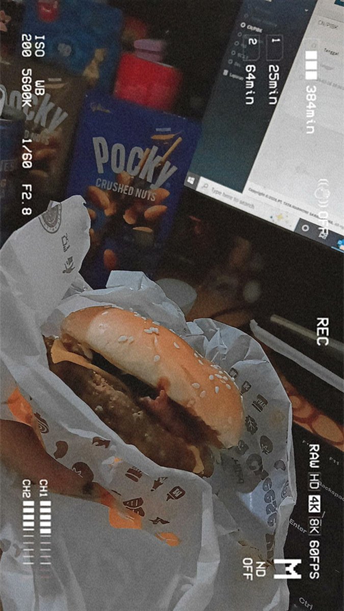 Bayumuhammad12's tweet photo. Rajaaaa burgerrrr menjelang tengah malaam terbaaikk 🍔🍔 https://t.co/yolfKay8Su