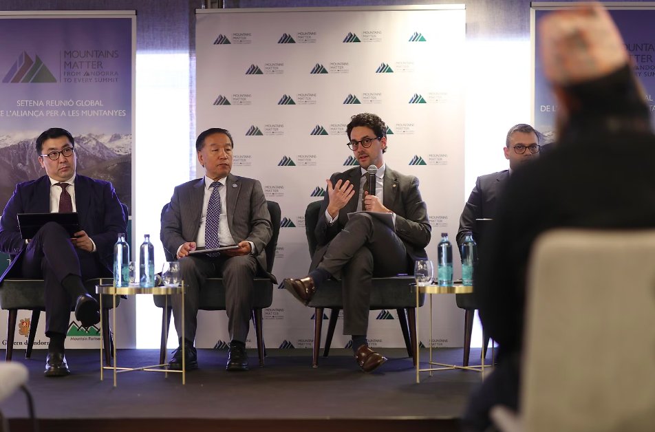 IISD_ENB's tweet image. At the @UNMountains #MountainsMatter session on #ecosystem protection, panelists raised domestic &amp;amp; regional efforts for addressing #biodiversity loss &amp;amp; implementing the #KMGBF. Some noted the importance of knowledge co-production &amp;amp; financial mechanisms 
@accioclima @GovernAndorra