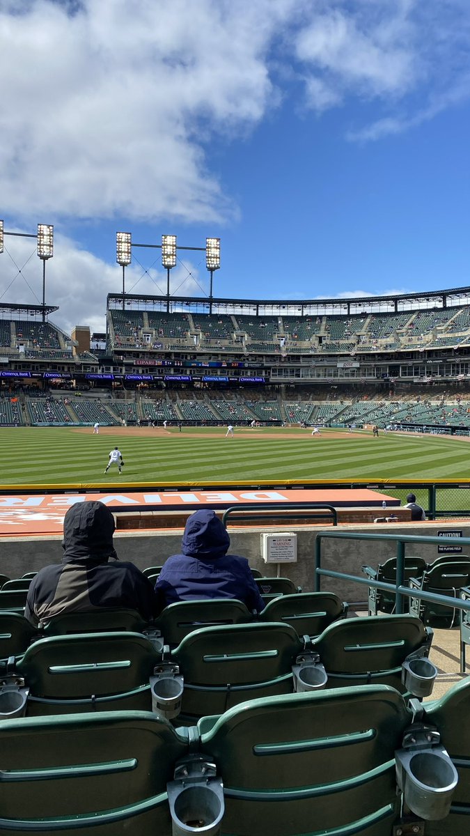 Happy #OpeningDay 

Here’s a throwback to my first ever Opening Day! These pictures are just 3 innings apart😅
#DNMW