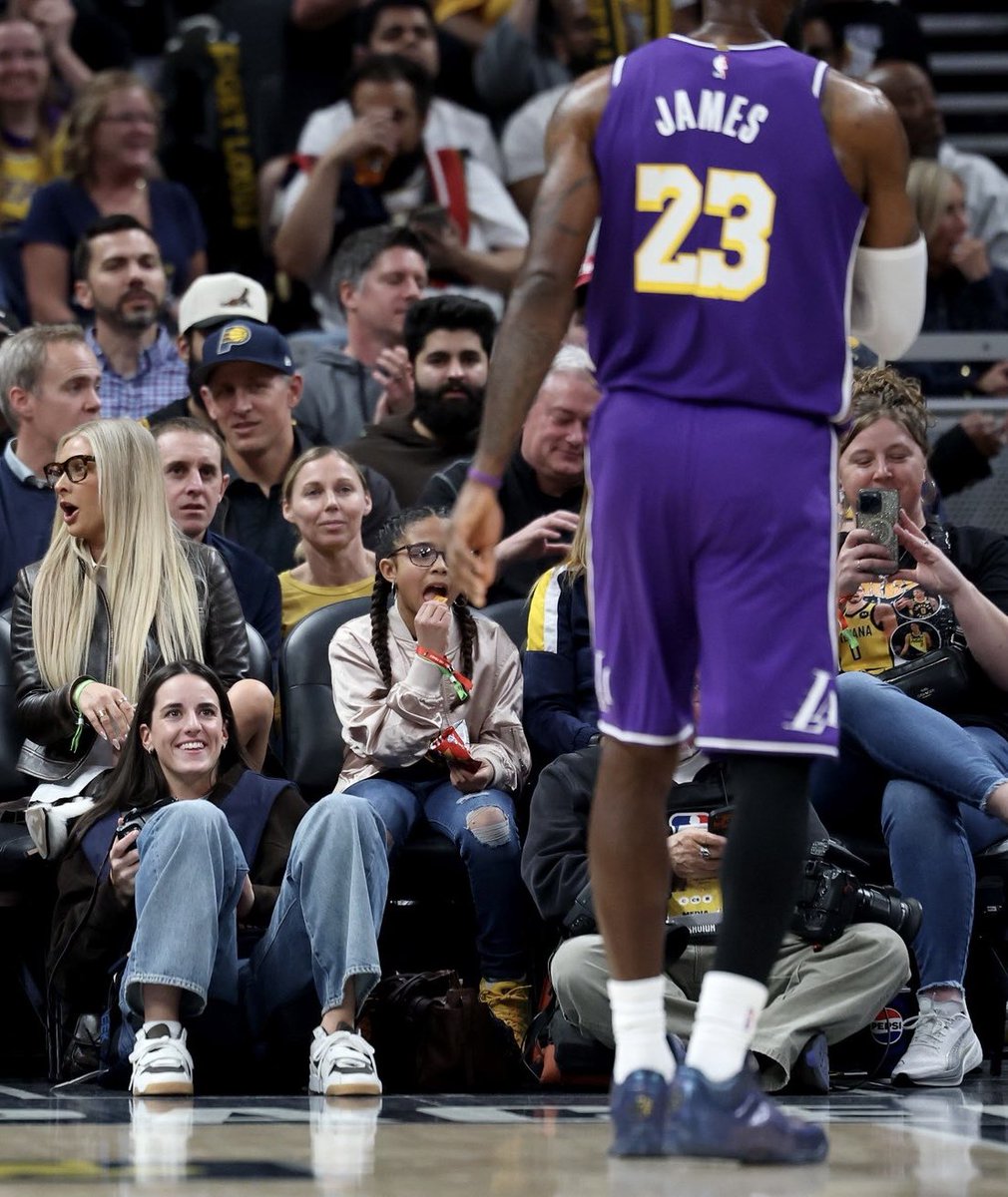 LeBron en Español tweet media