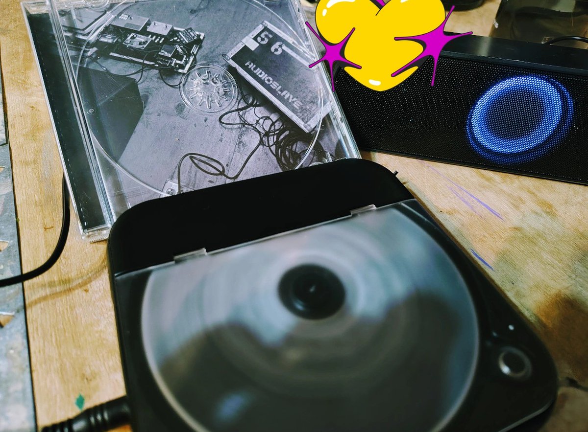 _robertobravo90's tweet photo. Llegó mi CD player 😄💿 https://t.co/pmLkqJwj1d